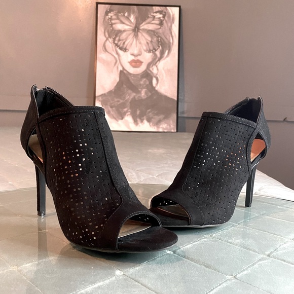 Cristian Siriano heeled booties - Picture 1 of 7